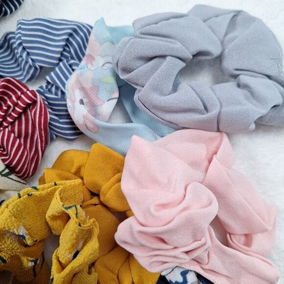 Hair Scrunchies Variety Of Colors Lot of 20 - Picture 2 of 4